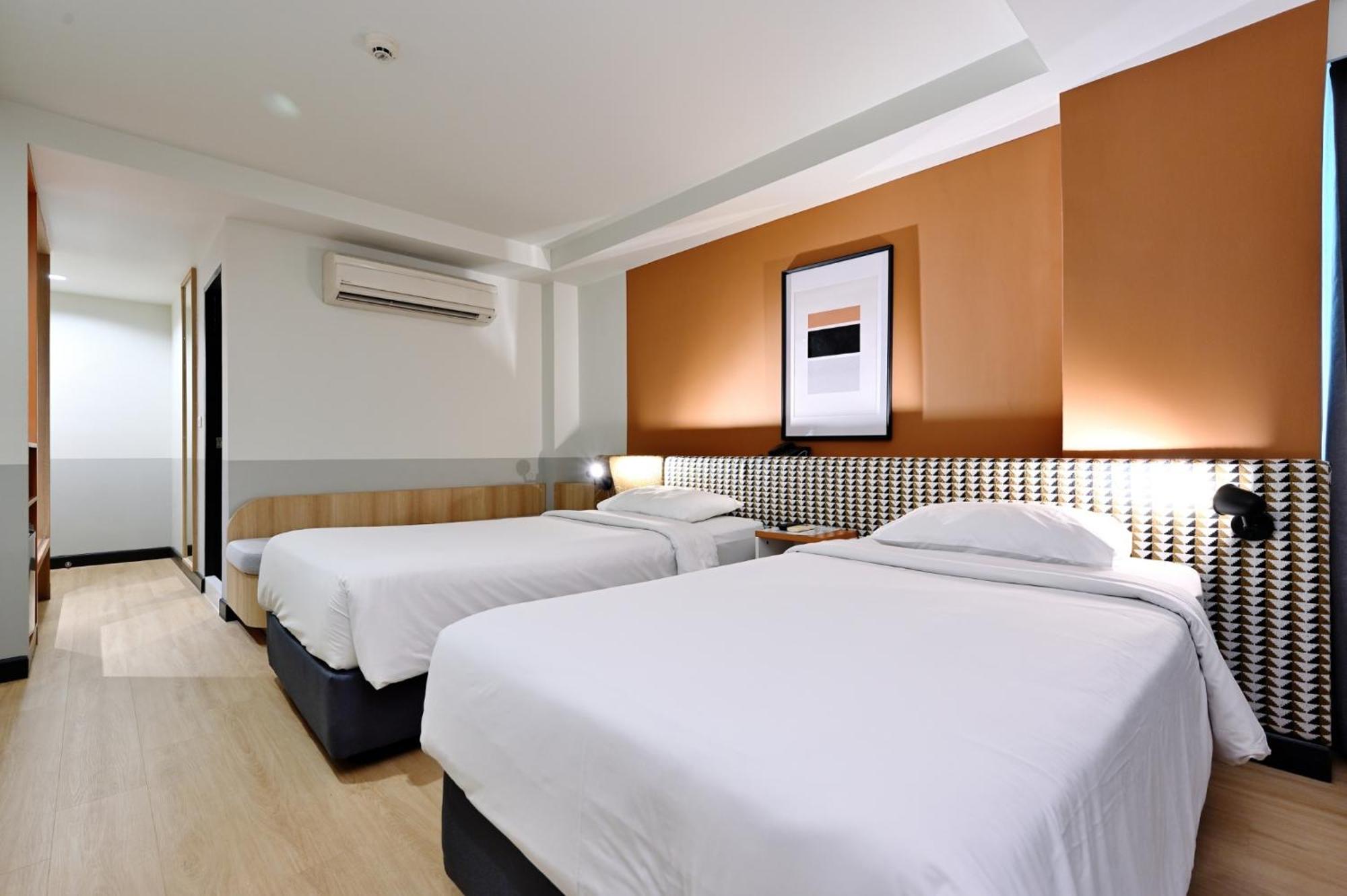 Anya Nana At Sukhumvit Bangkok Hotel Екстериор снимка